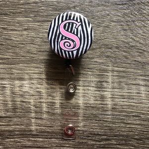 “S” retractable badge holder